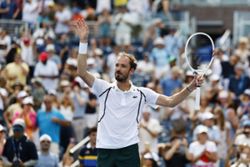 Tennis-Medvedev's strong form continues with convincing win over Rinderknech