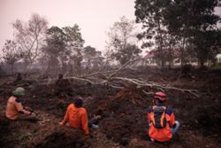Indonesia steps up fight against wildfire that sparked hazardous haze