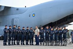 Eleven SMART personnel depart for Nepal with over 12 tonnes of gear