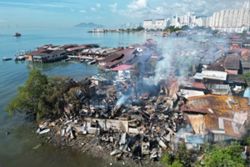 Midnight fire destroys five businesses in George Town, historic Chew Jetty unharmed