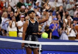 Tennis-From boardroom chic to battling win, Osaka reaches US Open last 16