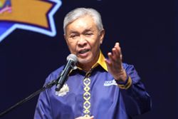 No rift between me and Anwar, says Zahid