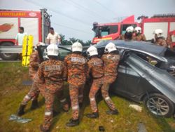 Man killed in crash into highway divider on NSE