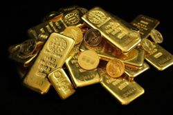 Gold price is sliding after robust US payrolls boost rate hike bets