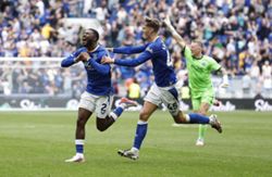 Soccer-Maitland-Niles screamer earns Everton 2-2 draw with Man Utd