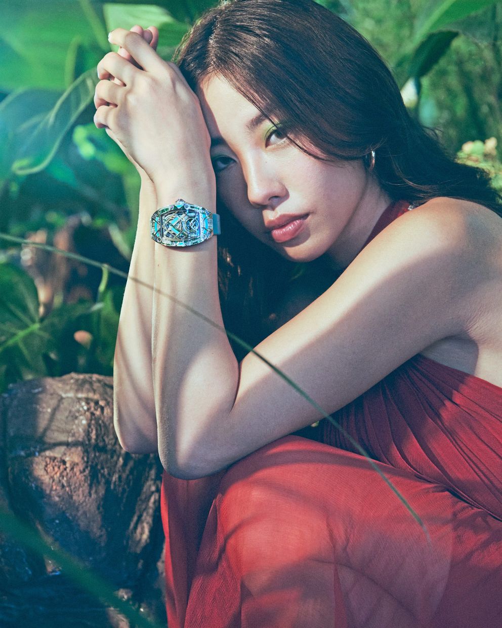 Looking gorgeous is the Green Gambit RM HJ-02 paired with a deep teal rubber strap, on the wrist of Singaporean personality Mae Tan.