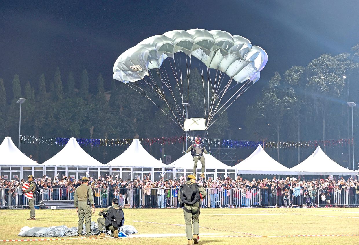 Sky diving, during the state-level celebration in Kajang. — Photos: CHAN TAK KONG/The Star