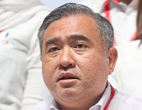 Party Secretary General Anthony Loke having press conference after the results of voting by DAP delegates displayed in a screen, showing that an overwhelming from party leaders to stay in the government in Putrajaya on Sunday (Aug 16). —LOW LAY PHON/The Star