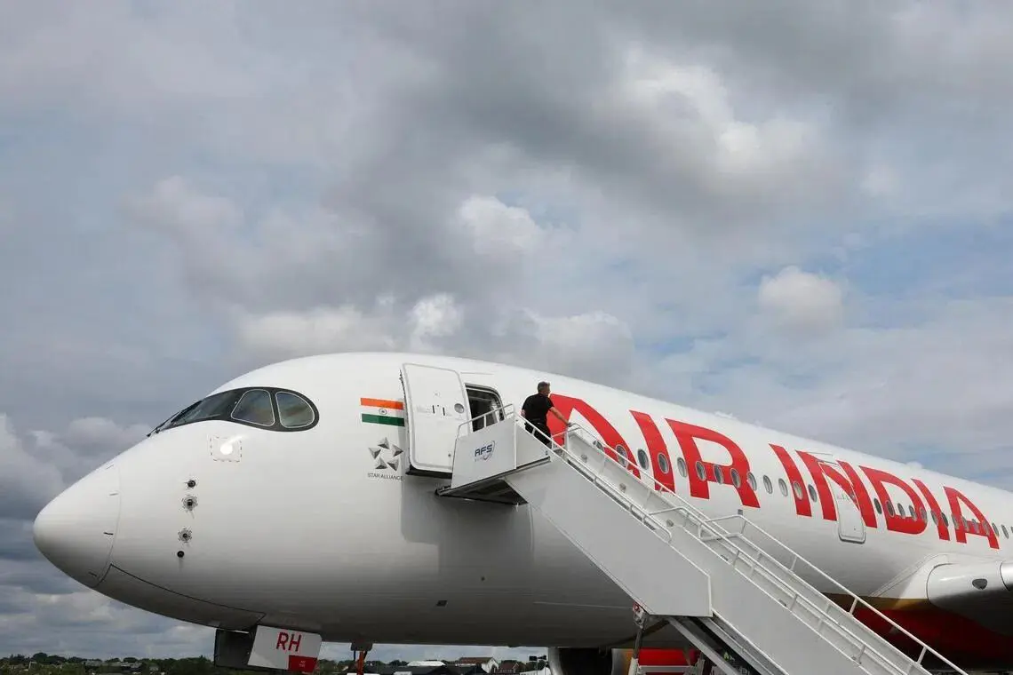 Singapore government says it won't interfere in Singapore Airlines' Air India investment; SIA to decide on $250M share of $1.1B aid as losses mount