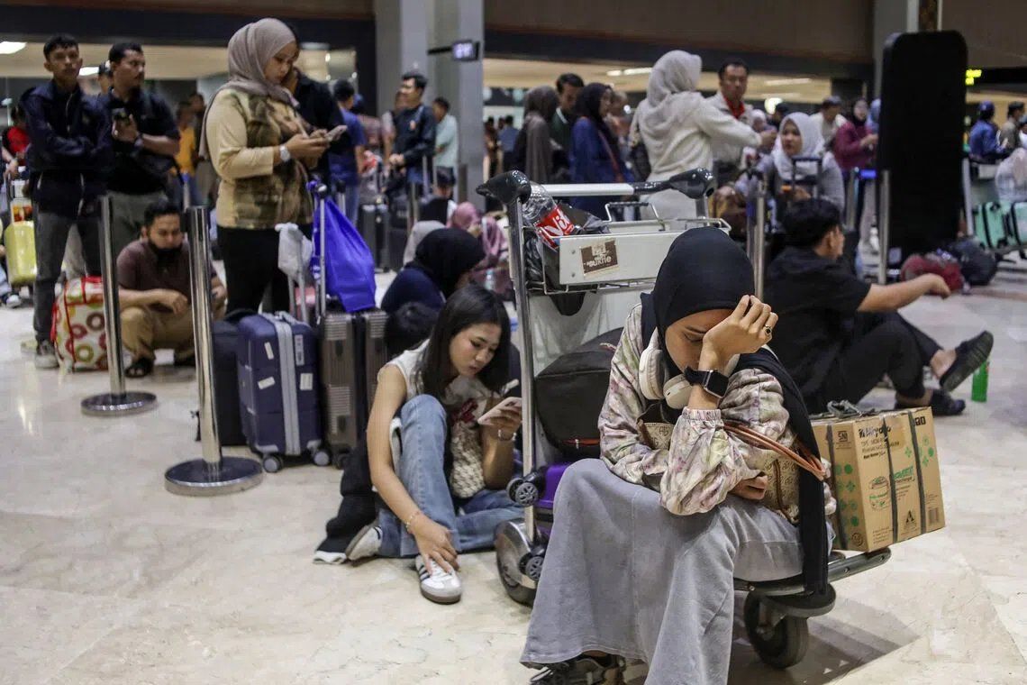 Indonesian Airports Closed Due to Anak Krakatau Eruption