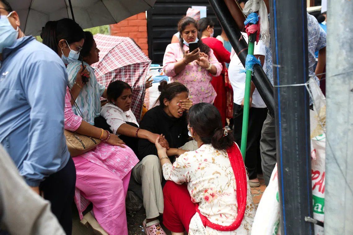 Relatives of the victims who died in deadly flash floods and a mudslide mourn outside the Teaching Hospital in Kathmandu, Nepal, September 2, 2026. - Photo: Reuters