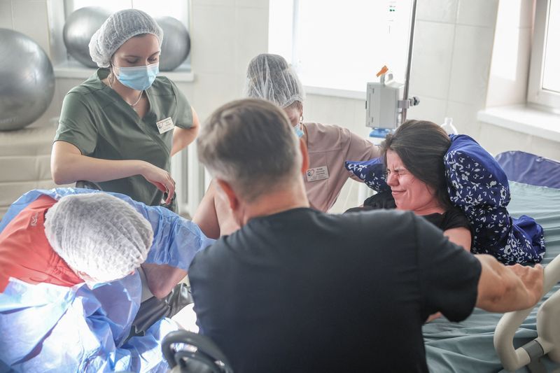Kyiv maternity ward, babies are born during air raids