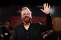 '24' star Kiefer Sutherland still in action, with ibuprofen lending a helping hand