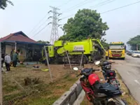 Lorry knocks over utility pole, crashes into Ipoh house