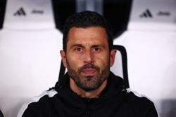 Soccer-Fiorentina sack Grosso after three straight Serie A defeats