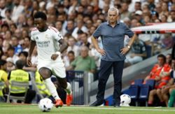 Soccer-Mourinho not feeling pressure to win Champions League in second Real Madrid spell