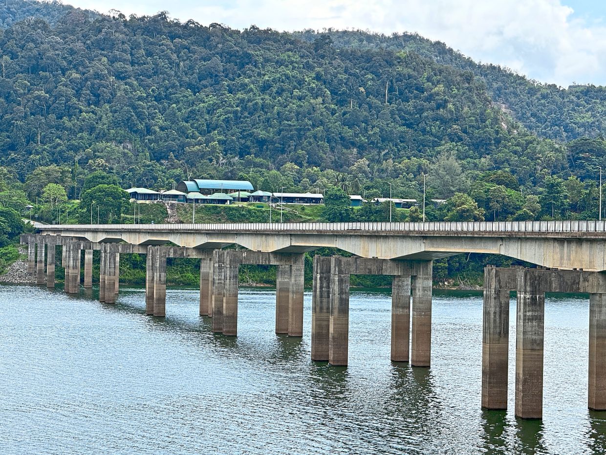 The East-West Highway cuts across Belum-Temenggor forest to link Jeli in Kelantan to Gerik in Perak.