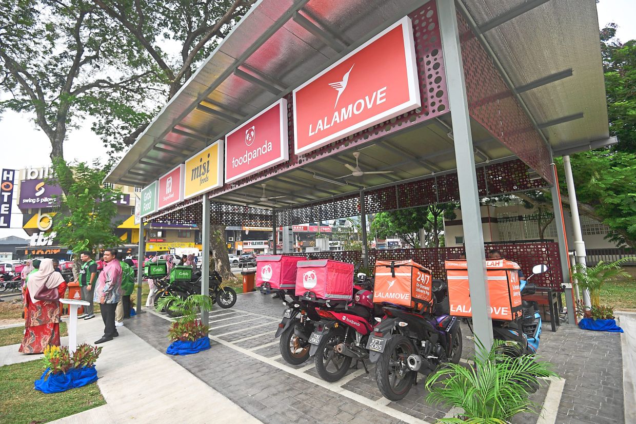 The rest point is one of several that can be found in Selangor, set up by the respective local authorities for the benefit of delivery riders.