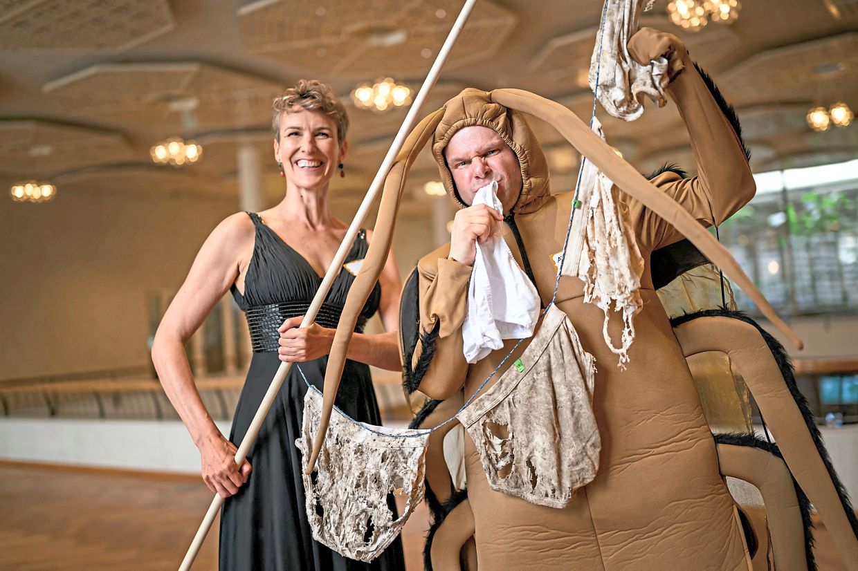 Optimised urinals, buried underwear and snakes galore at the 2026 Ig Nobel