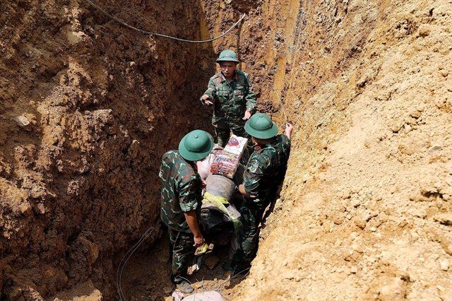 Military forces completed the detonation of a GP-250LP bomb. - Photo: VNA/VNS 