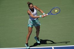 Tennis-Zheng mounts another fight back to stun Swiatek in fourth round
