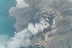 Five media personnel lose contact while covering Mount Anak Krakatau eruption in Indonesia