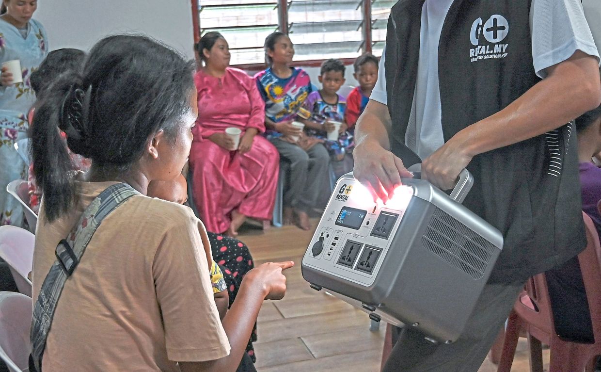 Solarenergie erleuchtet das Dorf Orang Asli in Perak