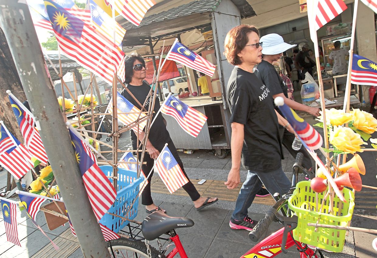 2015: The Harmony Walk in Brickfields, Kuala Lumpur, had some 40 participants, emphasising Malaysia’s multi-culturalism. — AZMAN GHANI/The Star 