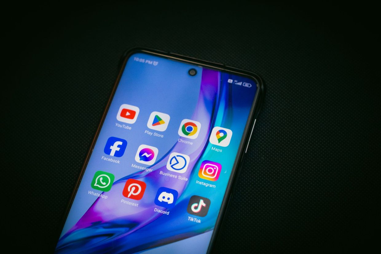 有趣还是令人上瘾？驱动我们社交媒体信息的算法