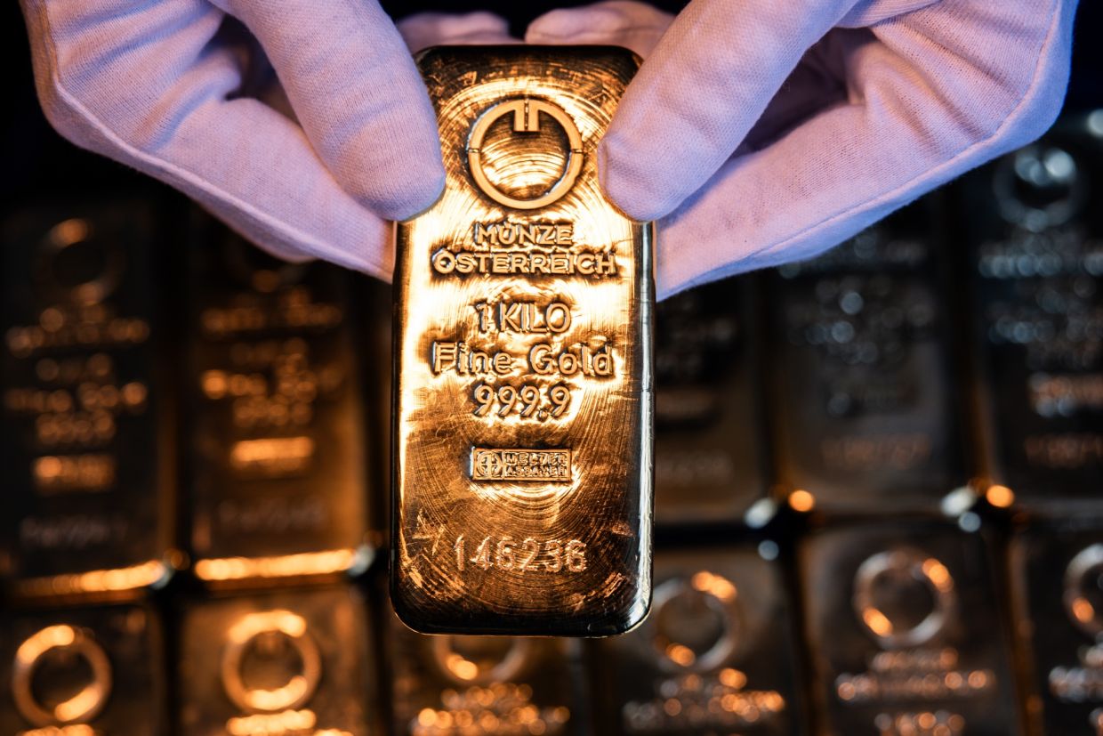 Gold gains 1% with US inflation data, Middle East risks in focus