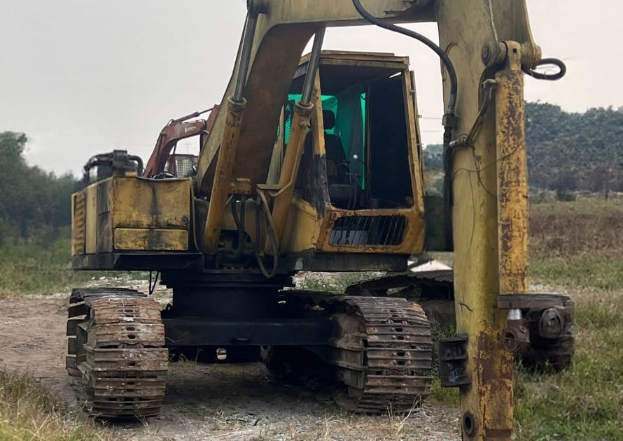 Three nabbed over theft of excavator in Gerik