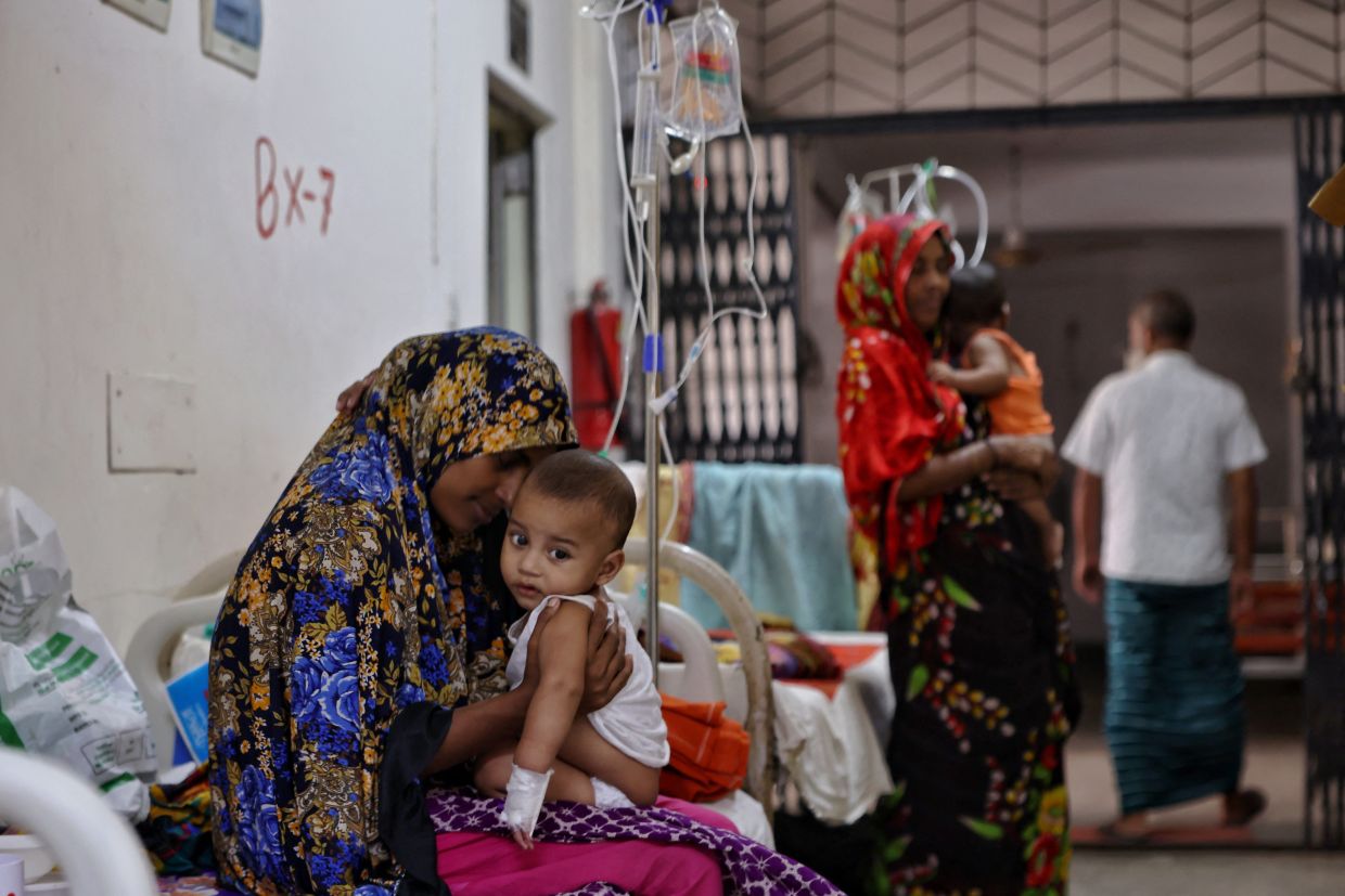 Mariam, 22, cuddles her nine-months-old son Nayem, who suffers from measles and receives treatment at the Infectious Diseases Hospital in Dhaka, Bangladesh, Sept 9, 2026. - Photo: Reuters