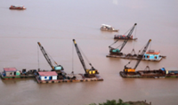Hun Manet instructs halt to sand dredging near erosion sites, orders inspections