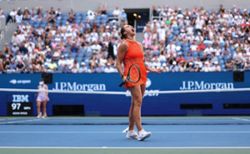 Tennis-Sabalenka survives Noskova test to reach US Open semis