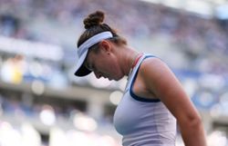 Tennis-Noskova plans to 'get drunk and forget' after heartbreaking loss to Sabalenka