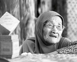 Sarawak's tikar bergerang custodian Ngot Bi dies at 94