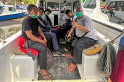 Search resumes for missing Indonesian journalists on volcano mission