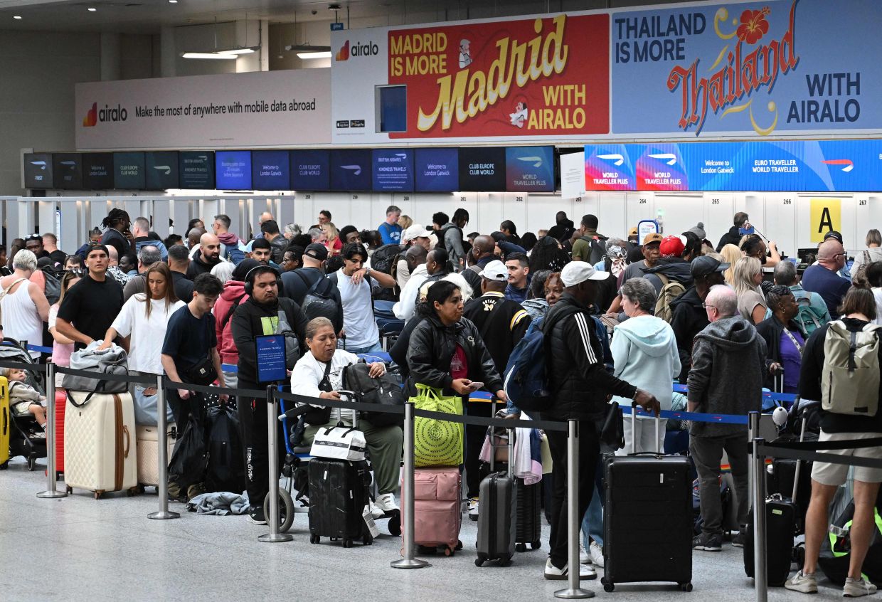 英国空管系统故障影响数百架航班,网络攻击已被排除。