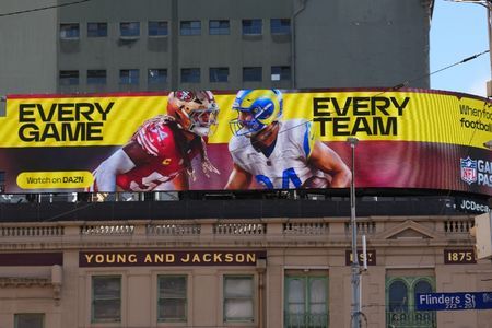 NFL洛杉矶公羊队在澳大利亚进行超级碗征程的首场考验，赌的是球员们的生物钟。