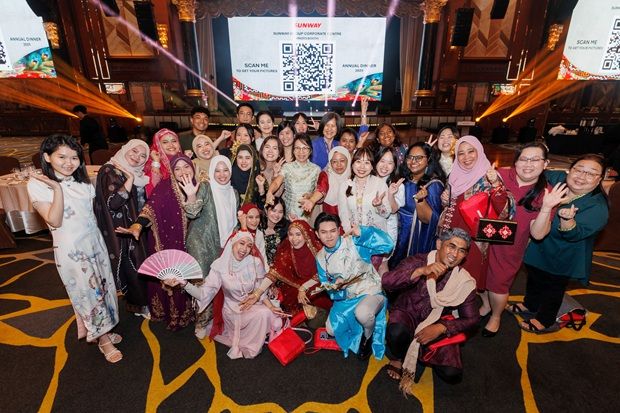 Sunway staff from diverse backgrounds come together in celebration, reflecting a workforce that mirrors Malaysia’s ethnic diversity and a culture grounded in camaraderie.