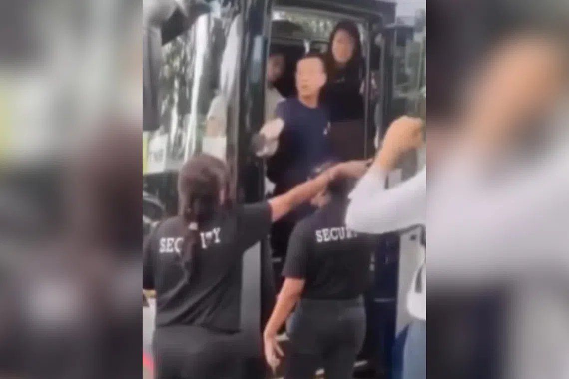 香港校长因在新加坡SAFRA裕廊分会使用不雅语言被解雇，并就此不当解雇索赔超过15.4万新元。