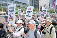 Protesters urge nation to stay out of Iran conflict