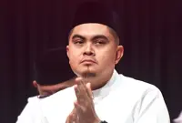 Tearful Akmal Saleh pays tribute to Umno Youth leaders who passed away