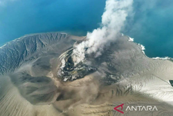 Four Indonesian volcanoes record 13 eruptions as activity continues