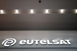 Starlink rival Eutelsat plans OneWeb expansion after €1 billion satellite order