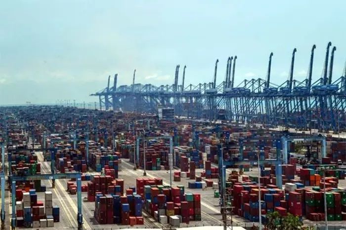 Logistics sector beats expectations amid war