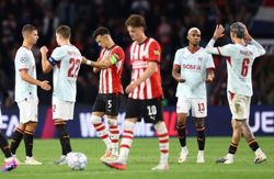 Soccer-PSV held by Shakhtar, Fenerbahce draw with Roma on return to Champions League