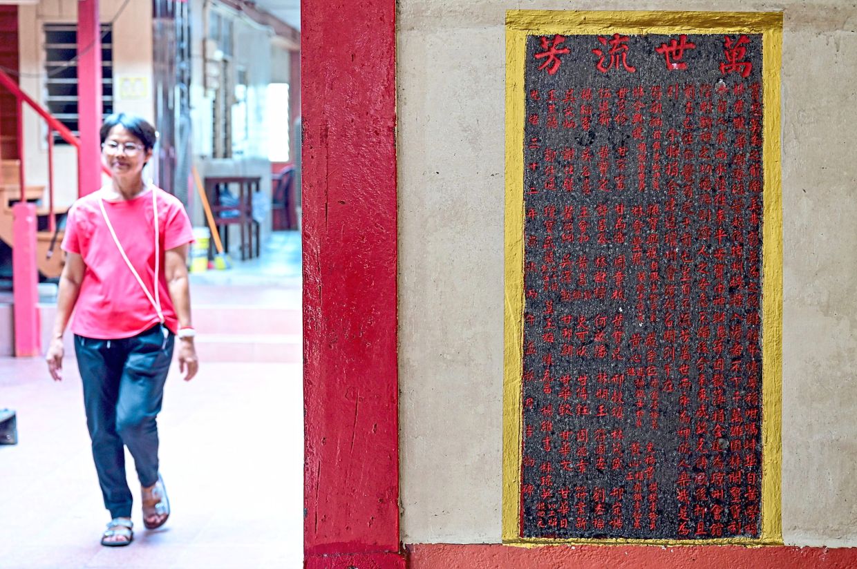 Hainanese roots, etched in 1906 stone