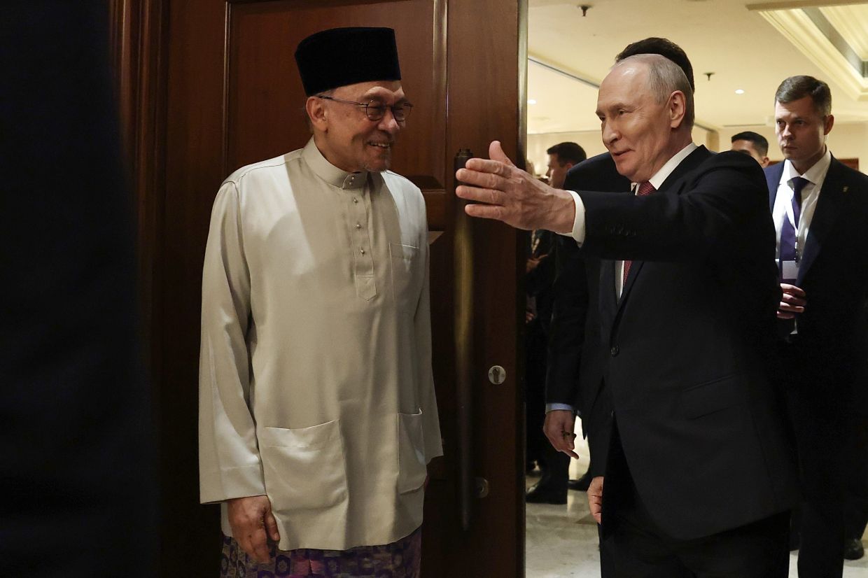 Anwar übermittelt Putin die herzlichen Grüße des Königs