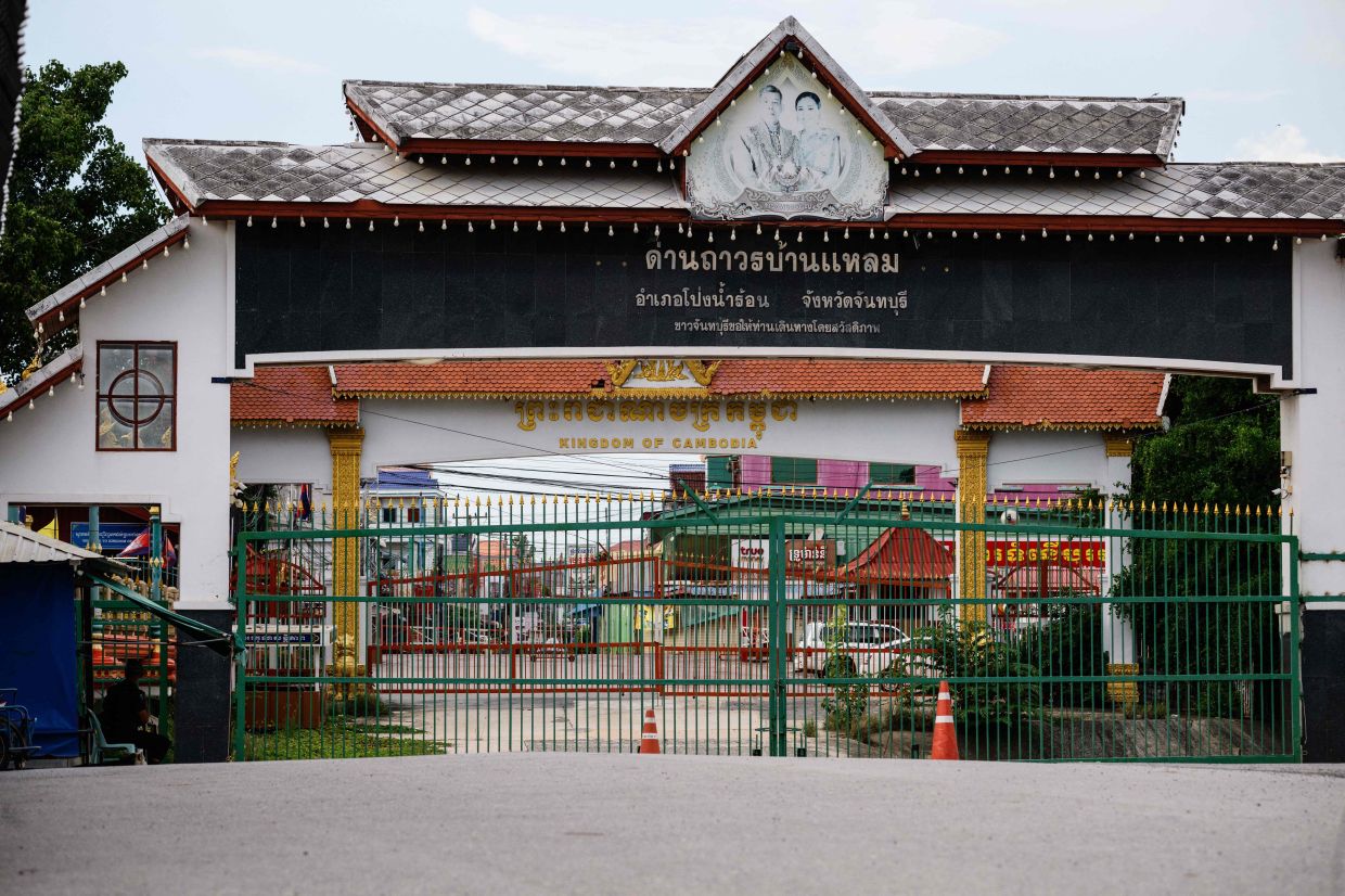泰国在与柬埔寨发生冲突后修建边境墙